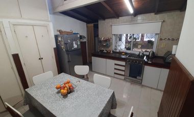 VENTA - Chalet 2 Dorm + Dpto - Adrogué  Marmol