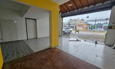 ALQUILER DE EXCELENTE LOCAL DE 60 M² SOBRE AVENIDA LUCIANO VALETTE-ZONACOMERCIAL - INMEJORABLE ACCESO - VARIOS DESTINOS POSIBLES - MONTE GRANDE.