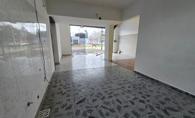 ALQUILER DE EXCELENTE LOCAL DE 60 M² SOBRE AVENIDA LUCIANO VALETTE-ZONACOMERCIAL - INMEJORABLE ACCESO - VARIOS DESTINOS POSIBLES - MONTE GRANDE.