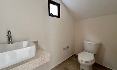 CASA EN VENTA EN PRIV. ZENDERA  DE 3 HABITACIONES CON ALBERCA AMPLIA