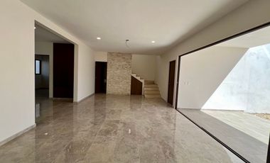 CASA EN VENTA EN PRIV. ZENDERA  DE 3 HABITACIONES CON ALBERCA AMPLIA