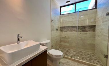 CASA EN VENTA EN PRIV. ZENDERA  DE 3 HABITACIONES CON ALBERCA AMPLIA