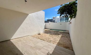 CASA EN VENTA EN PRIVADA ZENDERA DE 3 HABITACIONES EN ESQUINA CON ALBERCA
