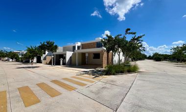 CASA EN VENTA EN PRIVADA ZENDERA DE 3 HABITACIONES EN ESQUINA CON ALBERCA