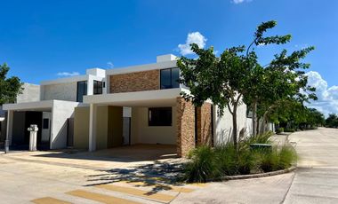 CASA EN VENTA EN PRIVADA ZENDERA DE 3 HABITACIONES EN ESQUINA CON ALBERCA