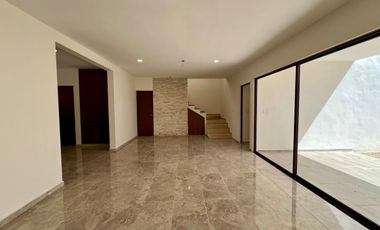 CASA EN VENTA EN PRIVADA ZENDERA DE 3 HABITACIONES EN ESQUINA CON ALBERCA