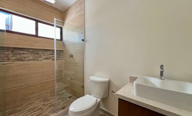 CASA EN VENTA EN PRIVADA ZENDERA DE 3 HABITACIONES EN ESQUINA CON ALBERCA