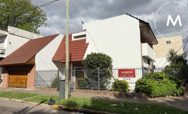 Casa en venta de 4 ambientes con cochera - Villa Ballester