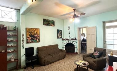 Casa en Venta de 2 dorm., galería, patio, lavadero y galpón. Centro Zárate