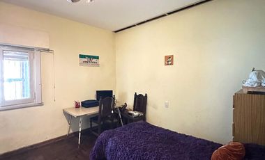 Casa en Venta de 2 dorm., galería, patio, lavadero y galpón. Centro Zárate