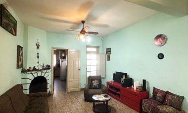 Casa en Venta de 2 dorm., galería, patio, lavadero y galpón. Centro Zárate