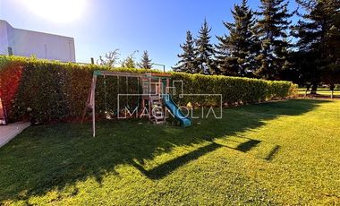 Casa en Arriendo en club de campo los lirios