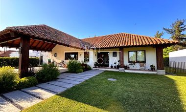 Casa en Arriendo en club de campo los lirios