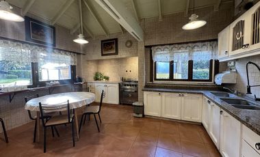 Casa sobre dos lotes