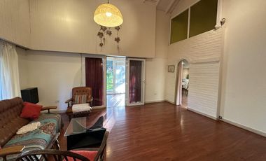 Casa sobre dos lotes