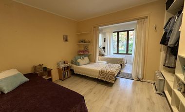 Casa sobre dos lotes