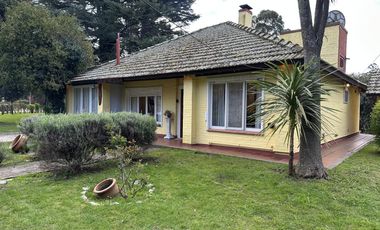 Casa sobre dos lotes