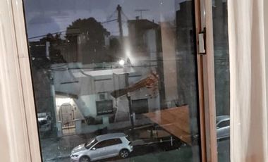 Dúplex 4 ambientes en complejo residencial, con cochera y jardín - Versalles