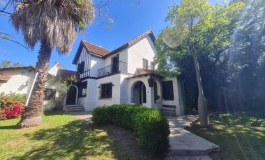 Casa en venta - 3 Dormitorios 3 Baños - City Bell