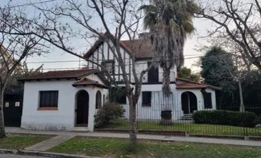 Casa en venta - 3 Dormitorios 3 Baños - City Bell