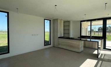 Casa en venta - 3 Dormitorios 2 Baños - Canning