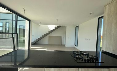 Casa en venta - 3 Dormitorios 2 Baños - Canning