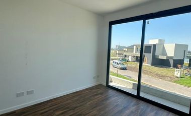 Casa en venta - 3 Dormitorios 2 Baños - Canning