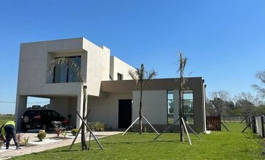 Casa en venta - 3 Dormitorios 2 Baños - Canning