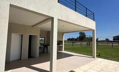 Casa en venta - 3 Dormitorios 2 Baños - Canning