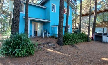 Casa en venta - 3 Dormitorios 3 Baños - Mar de las Pampas