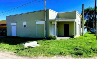 Casa en venta - 2 Dormitorios 1 Baño - 304mts2 - Saladillo