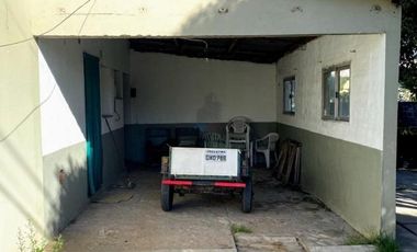 Casa en venta - 2 Dormitorios 1 Baño - 304mts2 - Saladillo