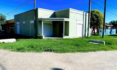 Casa en venta - 2 Dormitorios 1 Baño - 304mts2 - Saladillo