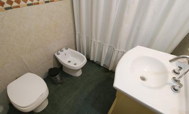 CASA 5 AMBIENTES CON FONDO Y PILETA