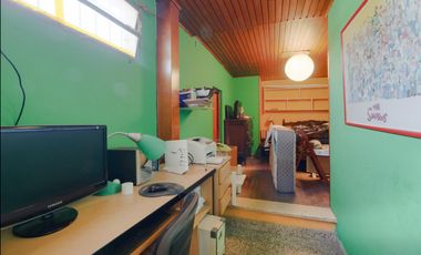 CASA 5 AMBIENTES CON FONDO Y PILETA