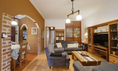 CASA 5 AMBIENTES CON FONDO Y PILETA