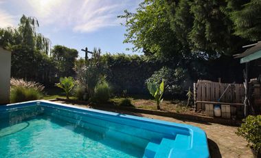 CASA 5 AMBIENTES CON FONDO Y PILETA