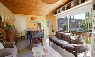 CASA 5 AMBIENTES CON FONDO Y PILETA