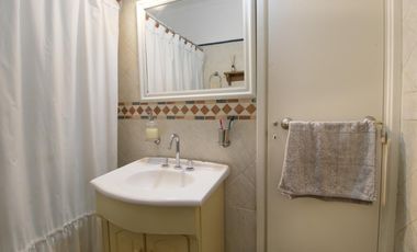 CASA 5 AMBIENTES CON FONDO Y PILETA