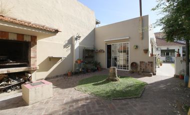 CASA 5 AMBIENTES CON FONDO Y PILETA