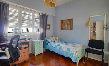 CASA 5 AMBIENTES CON FONDO Y PILETA