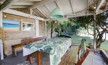 CASA 5 AMBIENTES CON FONDO Y PILETA