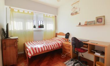 CASA 5 AMBIENTES CON FONDO Y PILETA