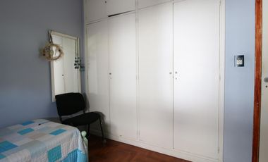 CASA 5 AMBIENTES CON FONDO Y PILETA