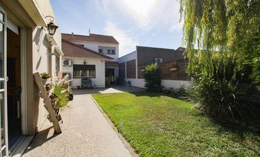 CASA 5 AMBIENTES CON FONDO Y PILETA