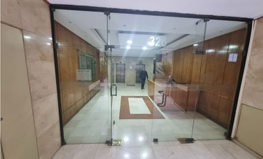 Amplia oficina metro Santa Ana