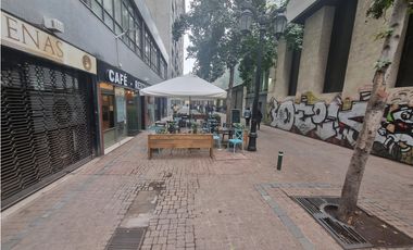 Amplia oficina metro Santa Ana