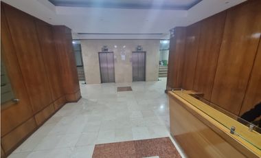 Amplia oficina metro Santa Ana