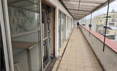 Amplia oficina metro Santa Ana