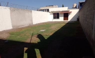 Casa sola en renta de un piso, amplio Jardin, caben  6  autos, Ideal para Adultos Mayores, Oficinas o Clinica.